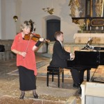 Nilla Pierrou spelar i kyrkan i Rättvik i samband med skivsläppet 2011.